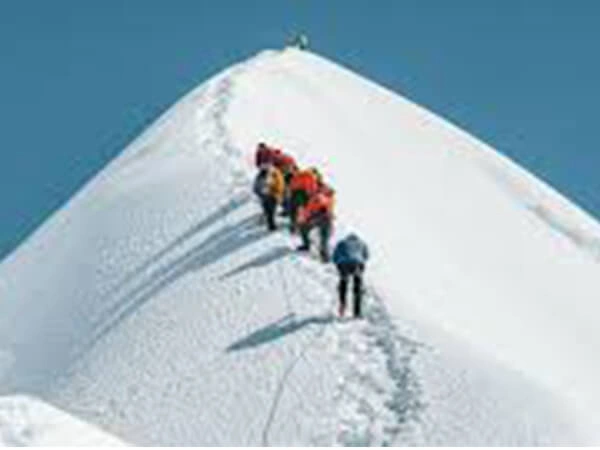 Island Peak vs. Everest Base Camp